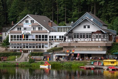 Starte vom ebnisee mit einer kurzen genießertour um den see oder erlebe die umliegenden schluchten mit ihren wasserfällen, wilden bachläufen, grotten und höhlen. Hotel Reich am Ebnisee - www.photodesign-schuster.de