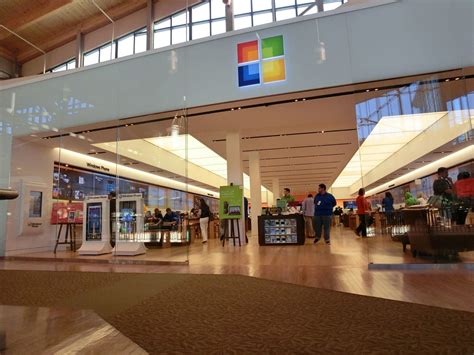 Microsoft Gives Up Its Attempt To Copy The Success Of Apples Retail Stores
