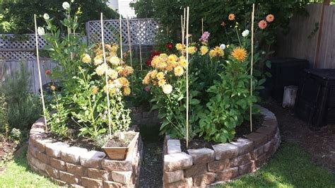 DIY Keyhole Garden - Thehomesteadingboards.com