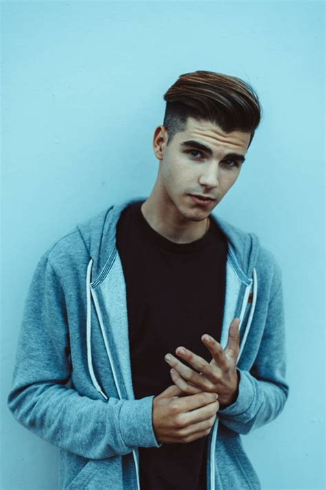 hook boxerschnitt, ich komm' wieder mit dem boxerschnitt sind die seiten auf null, nehm'n die cops königskette, böser blick, boxerschnitt. Frisuren Männer Boxerschnitt