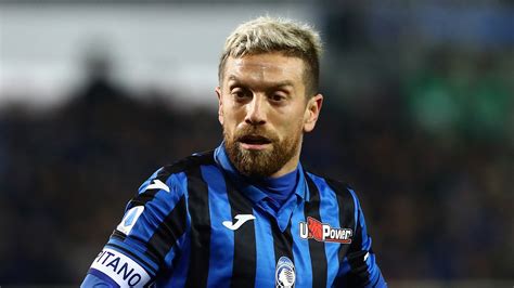 Il tecnico ha ammesso la situazione tesa e l'argentino è uscito alla scoperta sui social: Atalanta star Gomez asks to join Inter or AC Milan after ...