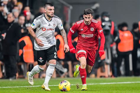Uefa works to promote, protect and develop european football across its 55 member associations and organises some of the world's most famous football competitions, including the uefa champions. FC Nantes : un latéral portugais en approche pour le ...