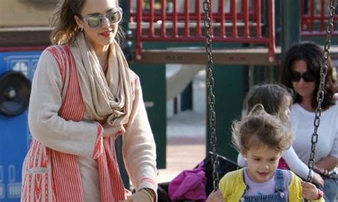 Gaylord (greg) focker und pamela sind inzwischen verheiratet und eltern der fünfjährigen zwillinge henry und samantha, die kurz vor der einschulung stehen. Jessica Alba: Kinder beeinflussen Rollenwahl | TIKonline.de