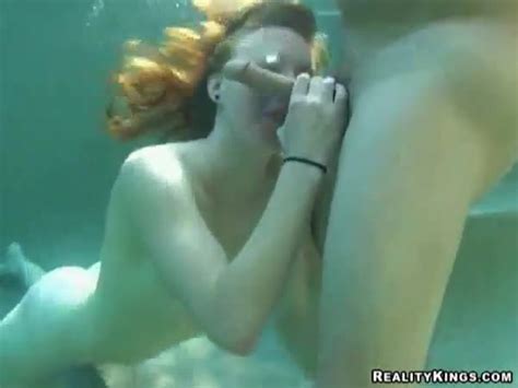 Hot Chick Sucking Dick Underwater Xxxbunker Com Porn Tube