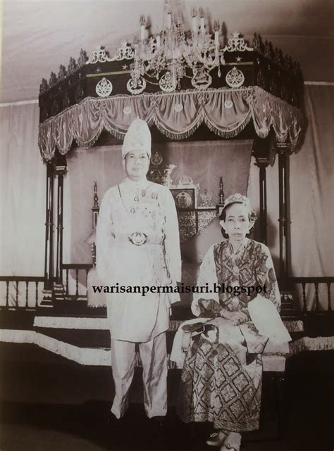 Hisamuddin alam shah, malaysischer könig, sultan von selangor, wurde am 13.05.1898 in selangor geboren und starb am 01.09.1960 in kuala lumpur. ..WARISAN PERMAISURI MELAYU..: KENANGAN RAJA-RAJA : Sultan ...