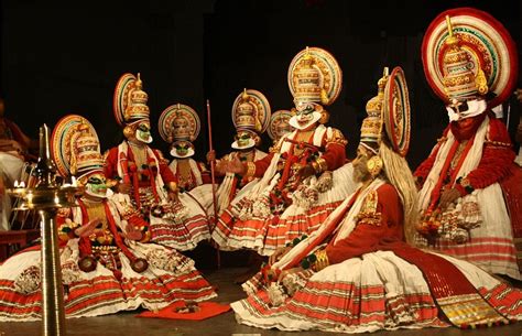 Malayalam cinematic dance featuring marana mass. ZOOMININDIA: Kathakali : Traditional Dance-drama of Kerala
