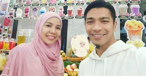 Nik farhan akui sudah menceraikan isteri pertamanya menerusi rakaman yang dihantar di aplikasi whatsapps. Cuci Usus Je , Rahsia Kejelitaan Isteri Nik Fahan Walaupun ...