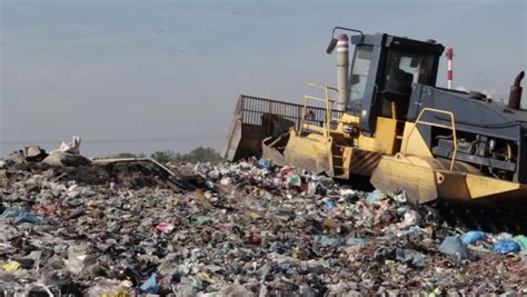 3535 Garbage Truck Transported And Disposed Trash On The Landfill