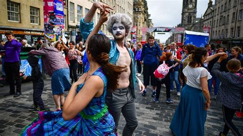 Edinburgh Fringe Voted Top Uk Travel Experience Bbc News
