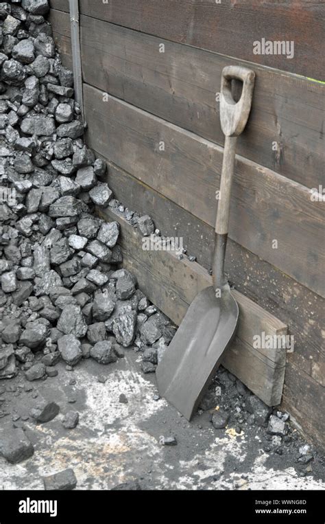 Coal Shovel High Resolution Stock Photography And Images Alamy