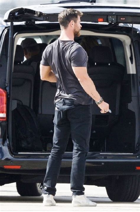 Vjbrendan Chris Hemsworth Stretches After Stepping Off A Plane