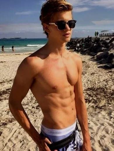 Shirtless Male Muscular Blond Beach Guy Jock Muscle Hunk Cute Guy Photo
