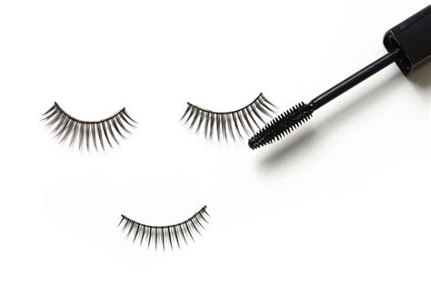 everything you need to know before getting eyelash extensions huffpost