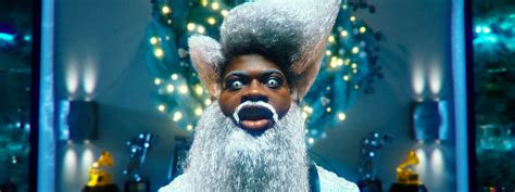In the clip, set in the wild west town from old town road, lil nas x becomes santa claus after stumbling upon his discarded hat. XITE - Lil Nas X begint Kerst vroeg met 'Holiday'
