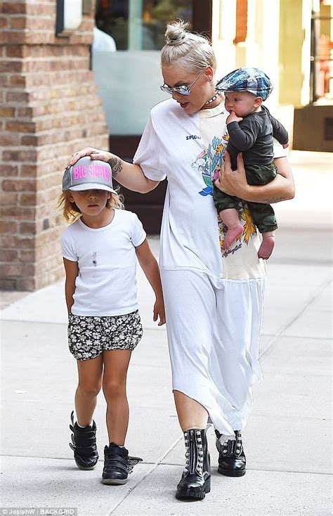 Pink shows off her slim post-baby body in New York City ...