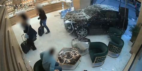 Watch Thieves Smash Shop Window With Car During London Robbery