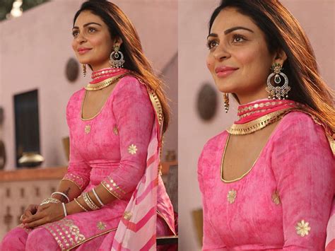 Pic Neeru Dressed Looks Surreal In Her Beautiful Punjabi Pink Suit