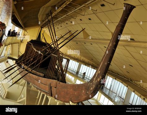 Khufu Solar Boat Museum King Cheops Ship In The Museum At The Base Of