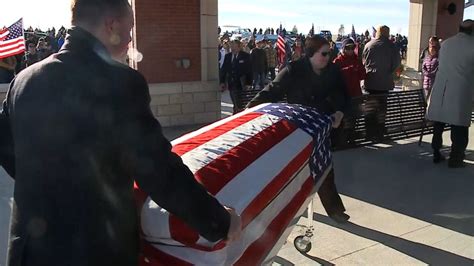 Hundreds Of Strangers Attend Veterans Funeral Cnn