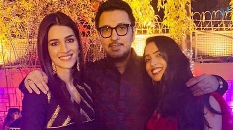 Dinesh Vijan Marries Pranita Tanwar Surprises Friends With Impromptu