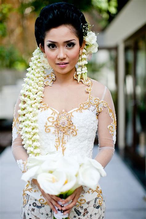 Https://tommynaija.com/hairstyle/bridal Hairstyle With Jasmine Flower