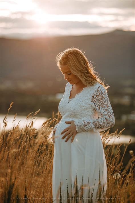 Maternity Photographer Duncan, BC. Sunset Maternity shoot. | Sunset maternity, Maternity ...