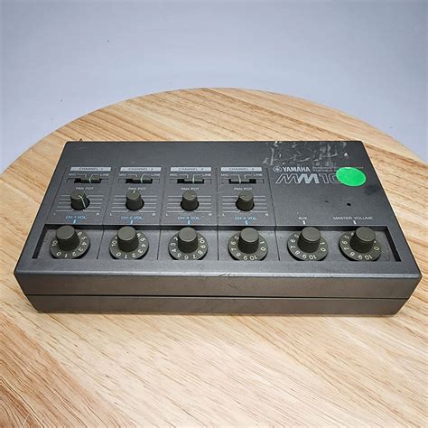 Yamaha Mm10 Personal Studio System Portable Mixer Compact Mixing