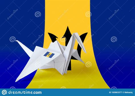 Bandeira De Barbados Representada Na Asa Do Guindaste De Origami De