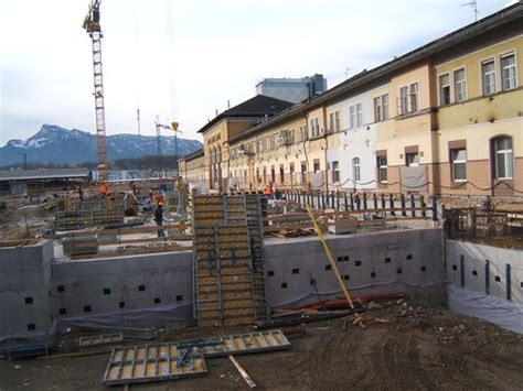Unten finden sie den hamburg hbf. Salzburg mit Hauptbahnhof im Umbau - ICE-Treff