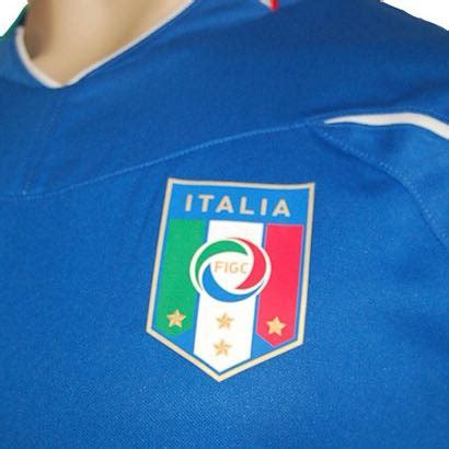 Die italienische nationalmannschaft vor dem länderspiel gegen frankreich (1910). Warum trägt Italien keine Sterne auf dem Trikot? (Sport ...