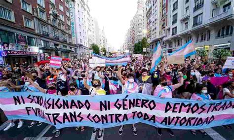 ley trans elimina las palabras padre y madre del código civil de españa