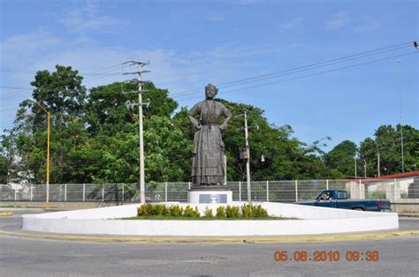 Monumento A La Mujer Campechana Escárcega Campeche México