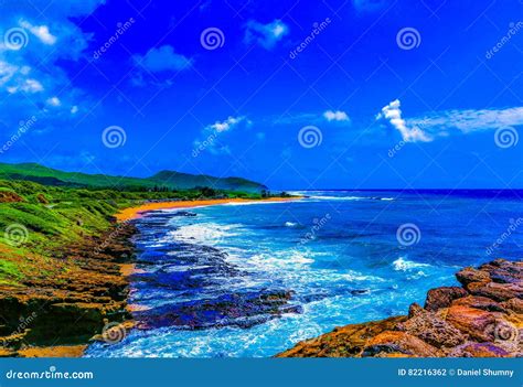 Sandy Beach Park Hawaii editorial photography. Image of mountains