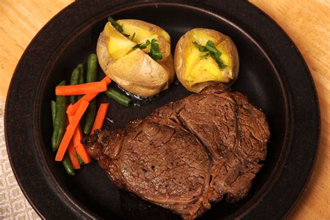 2 Ways To Cook Rib Eye Steak In The Oven So Its Tender According To A