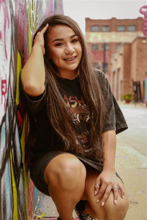 Latina Teen Pictures Download Free Images On Unsplash