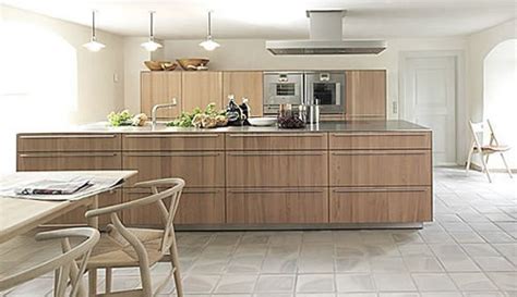 Desarrollamos y fabricamos perfiles y accesorios fundamentalmente en aluminio enfocados a diferentes sectores. Madera y aluminio para tu cocina