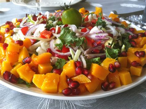 This easy family dinner recipe will get a thumbs up from your picky eaters! Mennonite Girls Can Cook: Dinner Party Green Salad