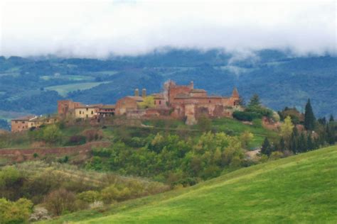 Castelli e borghi medievali in Toscana. Il borgo medievale di Certaldo ...