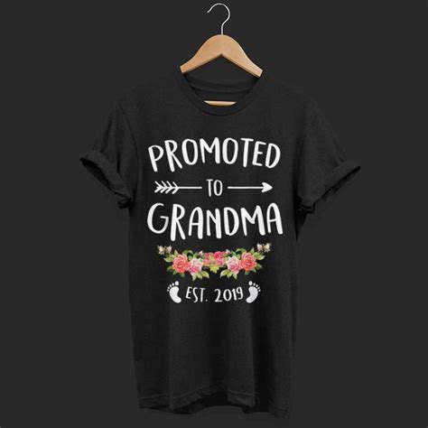 Promoted To Grandma Est 2019 New Grandma Shirt Hoodie Sweater