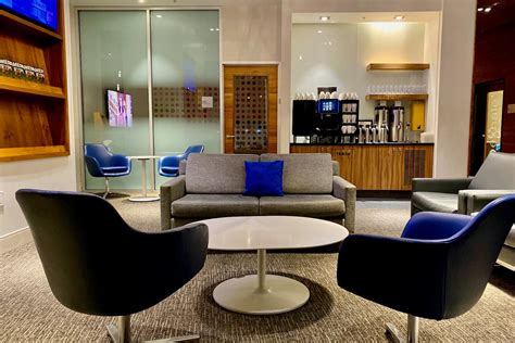 Review Amex Centurion Lounge In Miami
