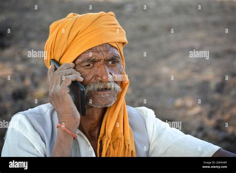 Tikamgarh Madhya Pradesh Indien 23 November 2020 Der Alte Indische Mann Spricht Auf Dem