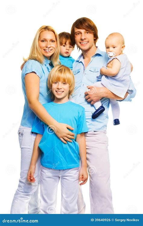 Família Bonita Com 3 Crianças Foto De Stock Imagem De Branco