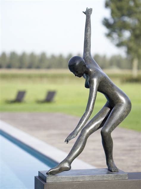Divine Bronzen Beeld Van De Vlaamse Kunstenares Patricia Peeters