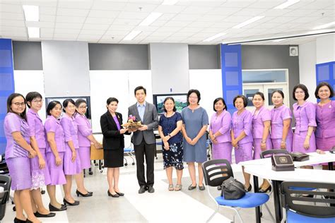 นพ.นิธิ มหานนท์ เลขาธิการราชวิทยาลัยจุฬาภรณ์ ได้ออกมาแถลงข่าวเรื่องการนำเข้าวัคซีนโควิด 19 ยี่ห้อซิโนฟาร์มว่า การนำเข้า. คณะวิศวฯ ให้การต้อนรับคณาจารย์และบุคลากรวิทยาลัยพยาบาลบรม ...