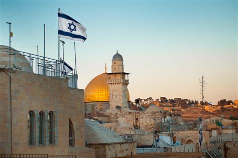 Flag of Israel. Dome of the Rock in the old city of Jerusalem, Israel ...