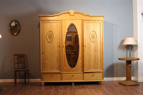 Check spelling or type a new query. Kleiderschrank Jugendstil 3-türig mit Bügeltiefe