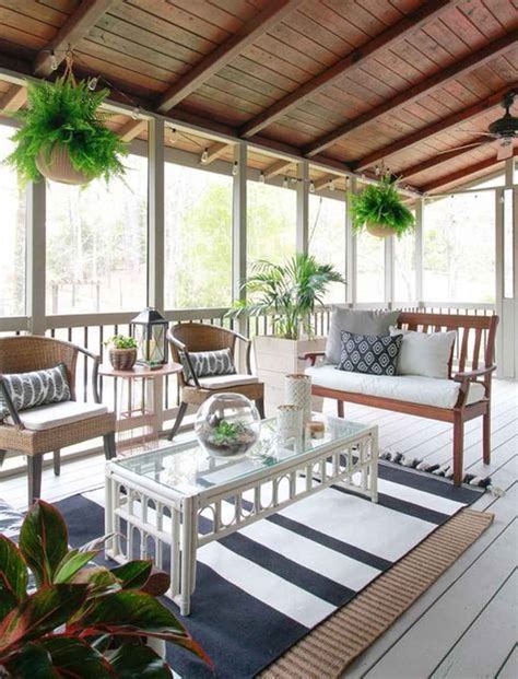 24 Gorgeous Farmhouse Screened In Porch Design Ideas For Relaxing