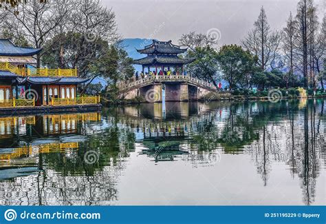 Old Chinese Bridge West Lake Reflection Hangzhou Zhejiang China Stock
