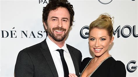 Stassi Schroeder And Beau Clark Cradle Her 25 Week Baby Bump See Pic