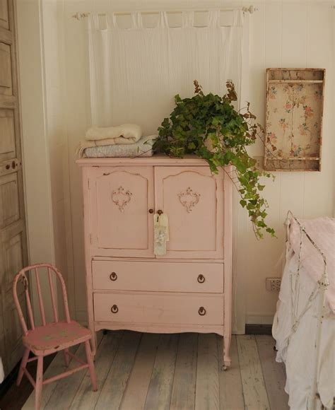 Such A Pretty Dresser And Chair Wish I Had Little Girls Again Pink